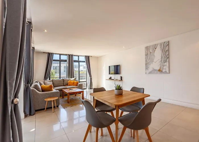 Modern Beachfront 2 Bed, 2 Bath- 143 Eden, Big Bay