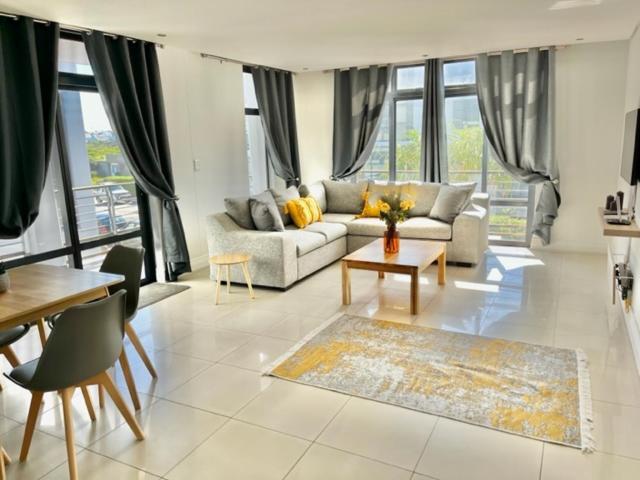 Modern Beachfront 2 Bed, 2 Bath- 143 Eden, Big Bay * Cape Town