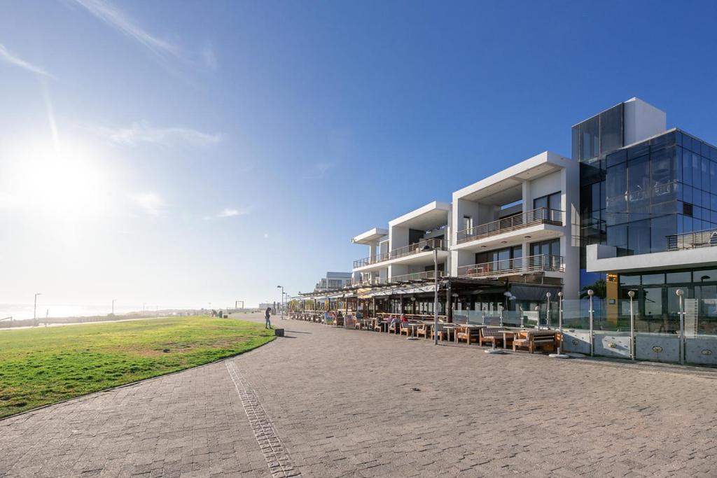 Modern Beachfront 2 Bed, 2 Bath- 143 Eden, Big Bay * Cape Town