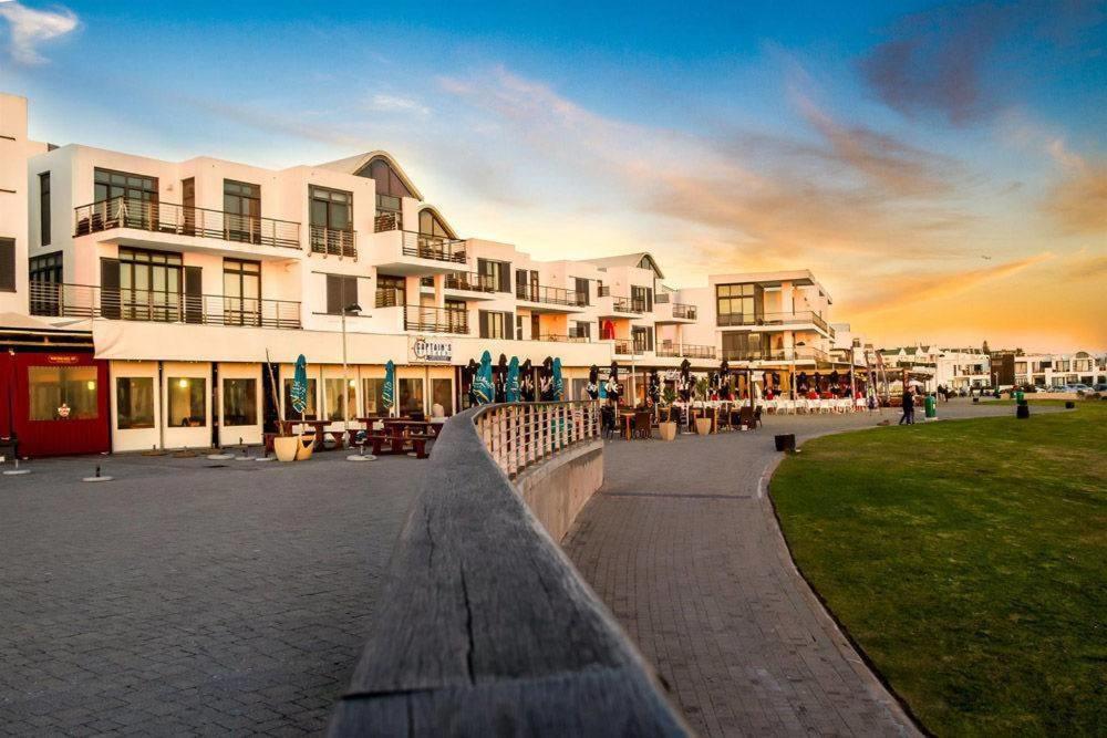Apartment Modern Beachfront 2 Bed, 2 Bath- 143 Eden, Big Bay Cape Town