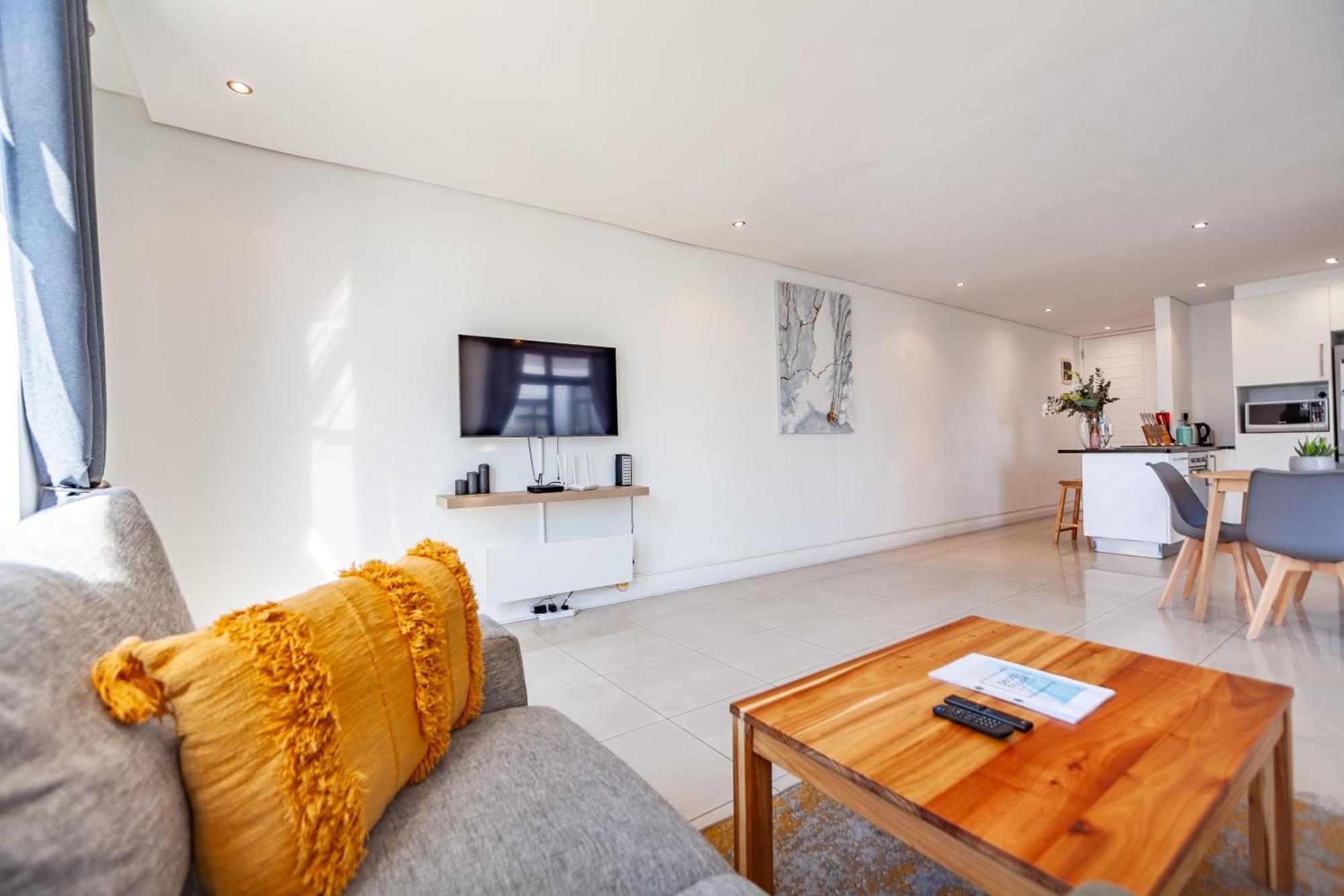 Modern Beachfront 2 Bed, 2 Bath- 143 Eden, Big Bay