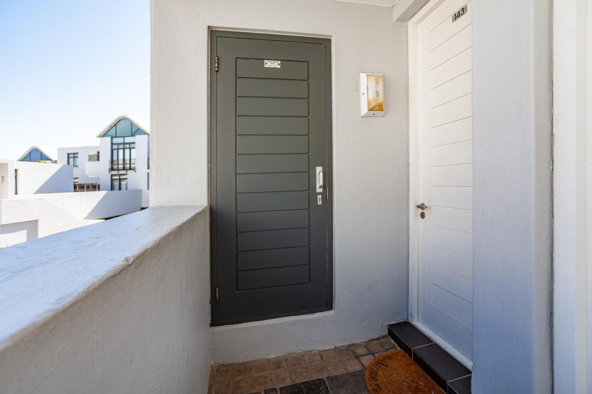 Apartment Modern Beachfront 2 Bed, 2 Bath- 143 Eden, Big Bay