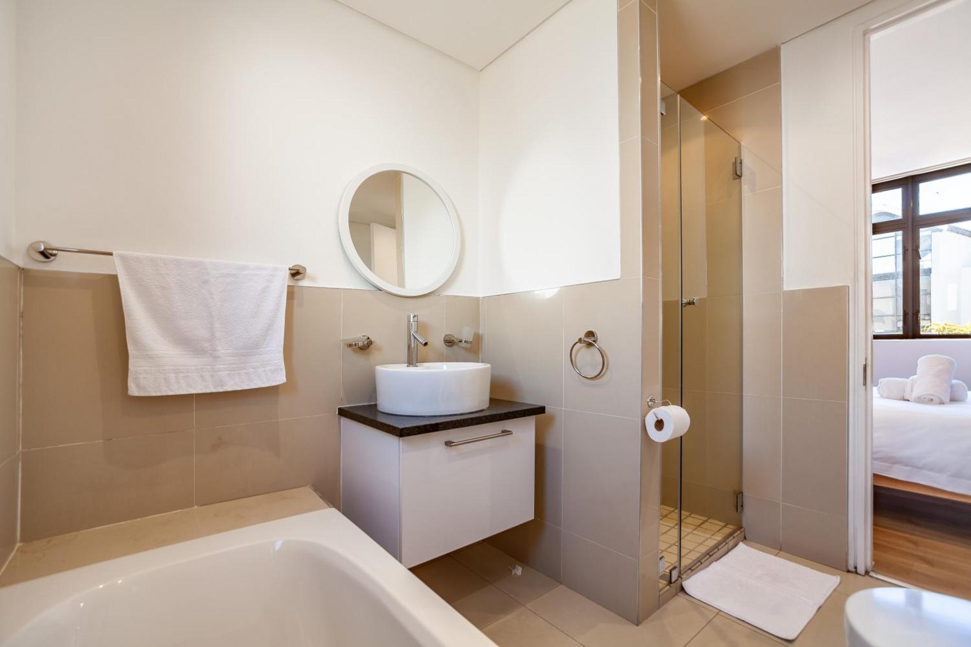 Apartment Modern Beachfront 2 Bed, 2 Bath- 143 Eden, Big Bay *