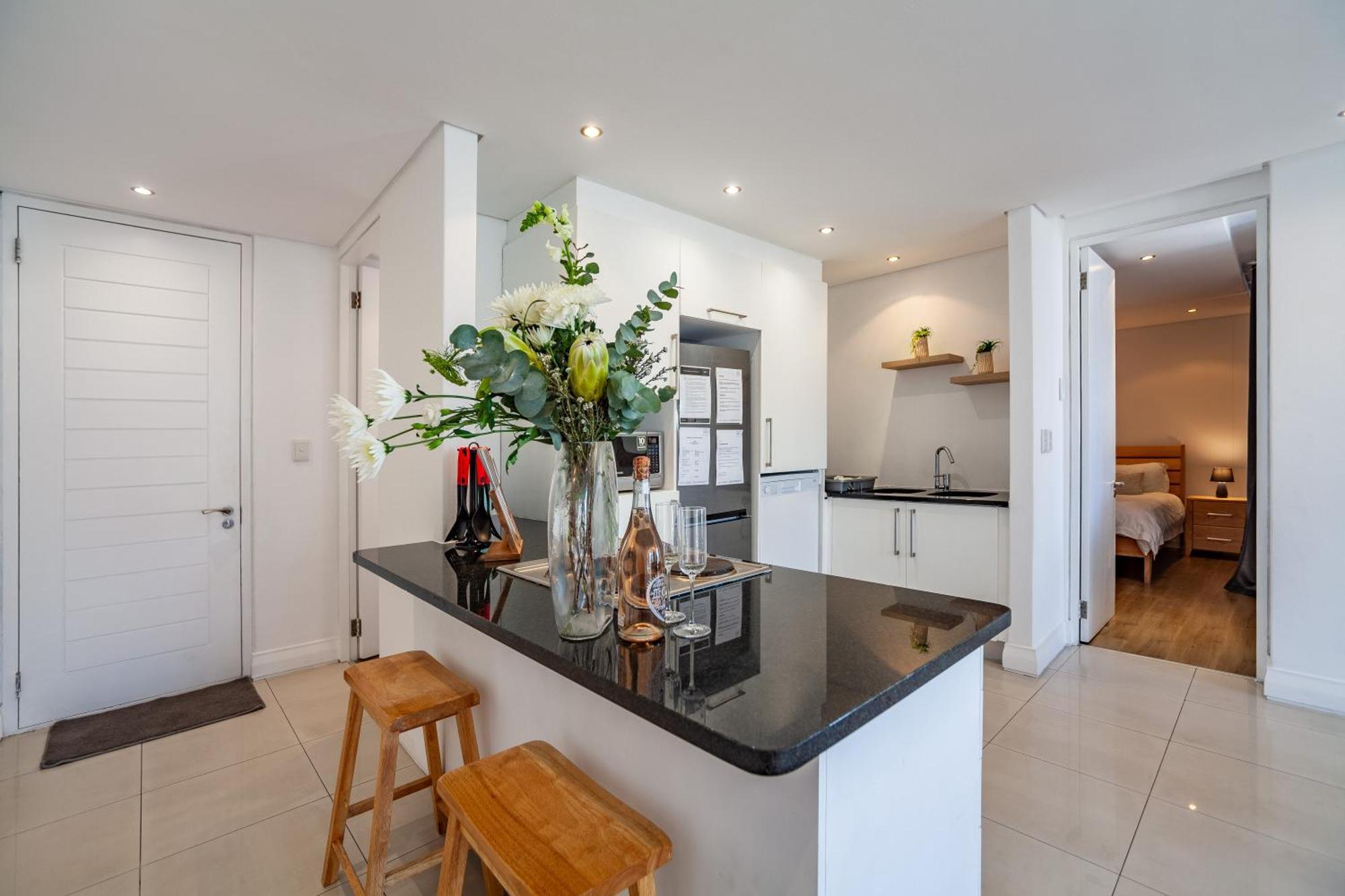Apartment Modern Beachfront 2 Bed, 2 Bath- 143 Eden, Big Bay