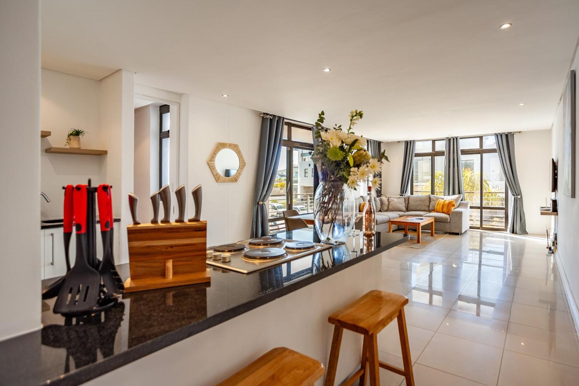 Modern Beachfront 2 Bed, 2 Bath- 143 Eden, Big Bay