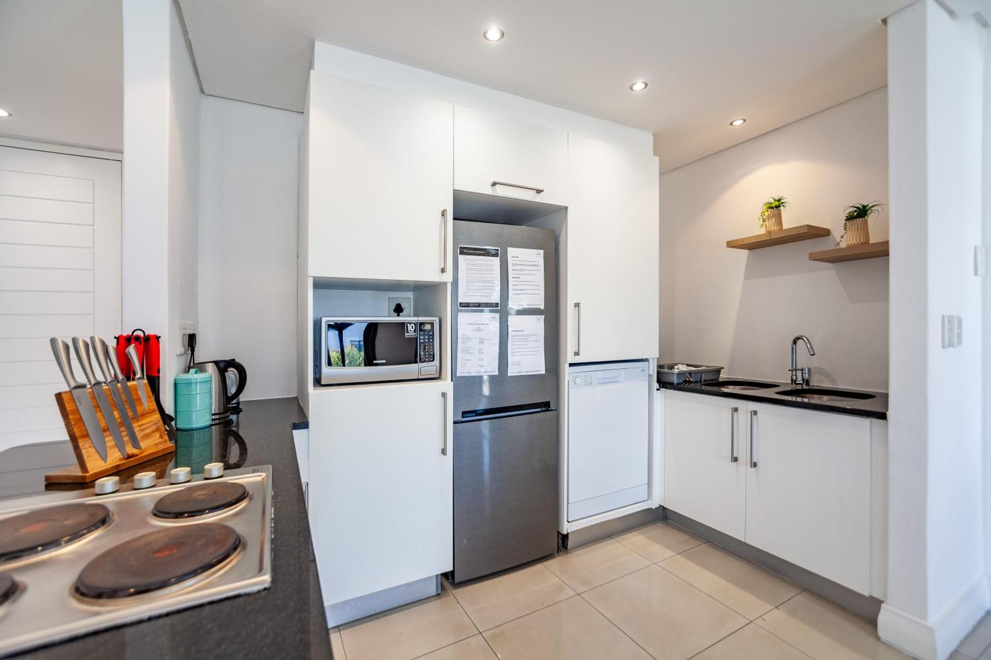 Apartment Modern Beachfront 2 Bed, 2 Bath- 143 Eden, Big Bay